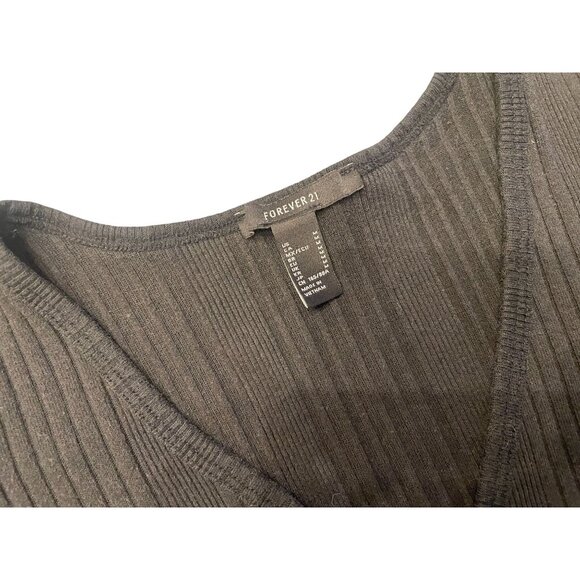 short sleeve cropped v-neck button front ribbed top M - Picture 3 of 6